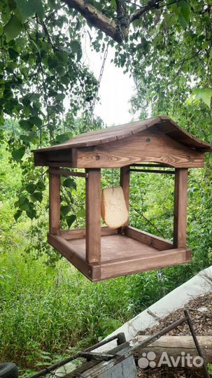 Кормушка для птиц из дерева