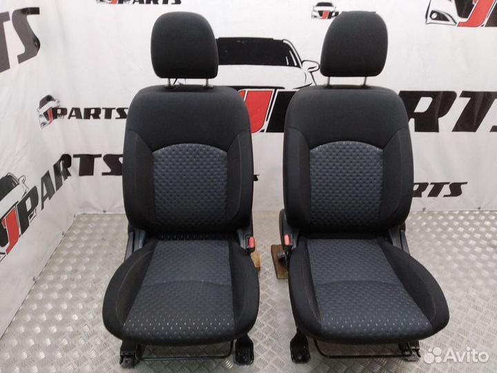 Сиденья Mitsubishi ASX, правый руль / без обогрева