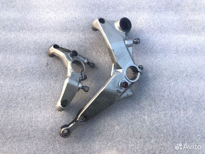 Ducati Panigale 1199 крепления кронштейнов ножек