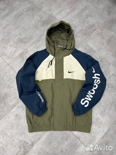Ветровка Nike Swoosh