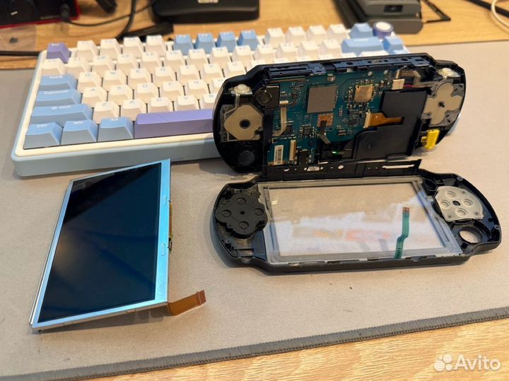 Sony PSP E1008 (экран сломан, остальное работает)