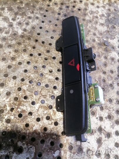 Кнопка аварийной сигнализации Mitsubishi Lancer