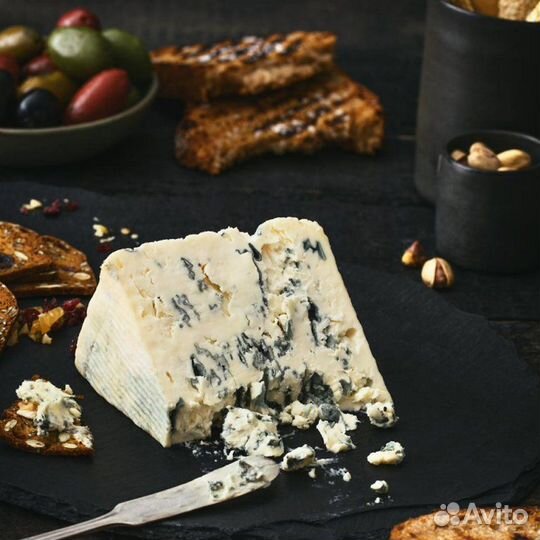 Сыр с голубой плесенью Saint Agur