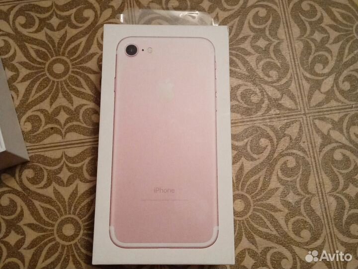 Телефон iPhone 7коробка