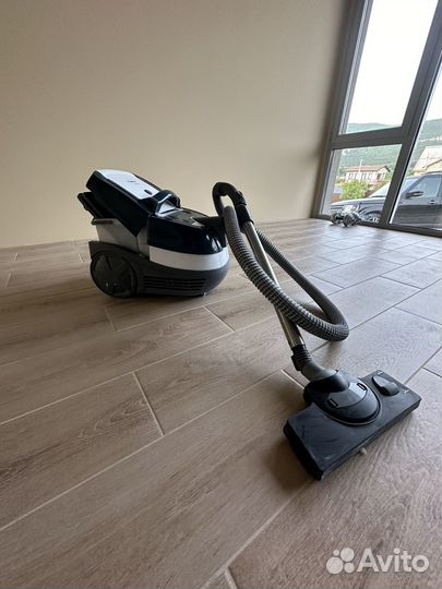 Пылесос Bosch BWD41740