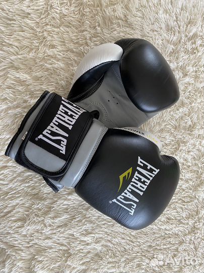 Боксерские перчатки everlast