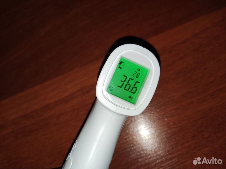 Бесконтактный инфракрасный термометр