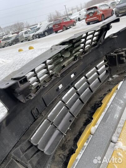 Бампер nissan с решеткой