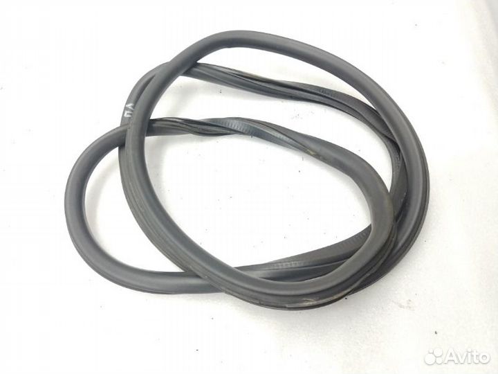 Уплотнитель проема двери передний левый Skoda