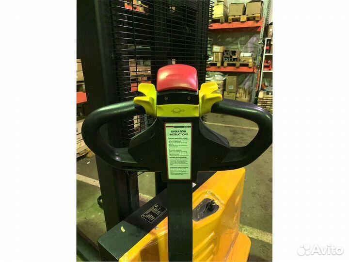 Штабелер электрический самоходный