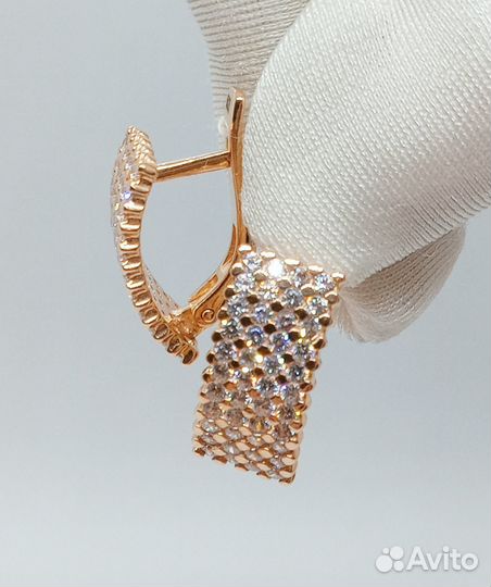 Серьги с синтетическим камнем Золото