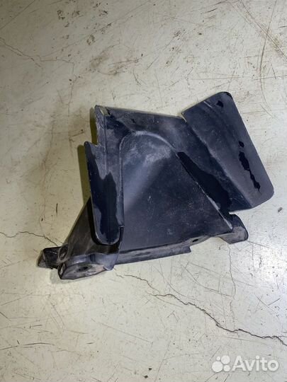 Дефлектор передний Mazda Axela BL BHE4501U1