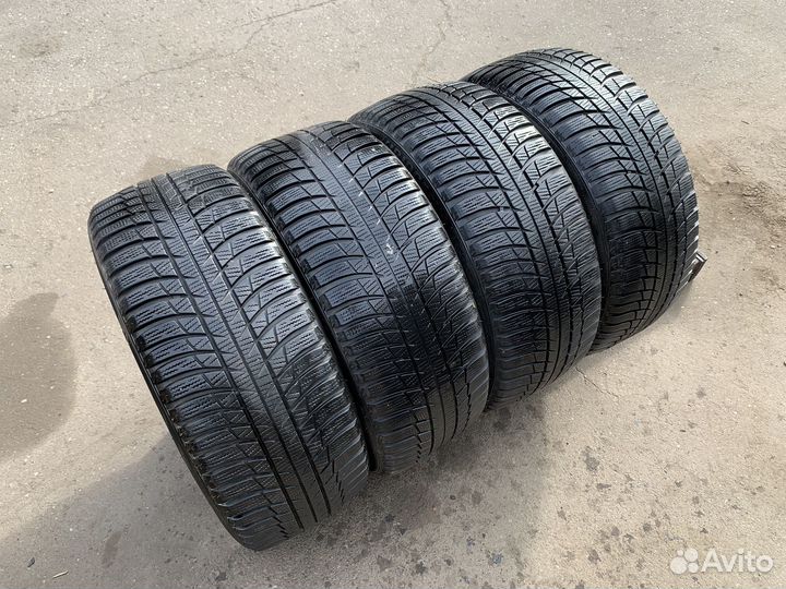 Bridgestone Blizzak LM-001 245/45 R18