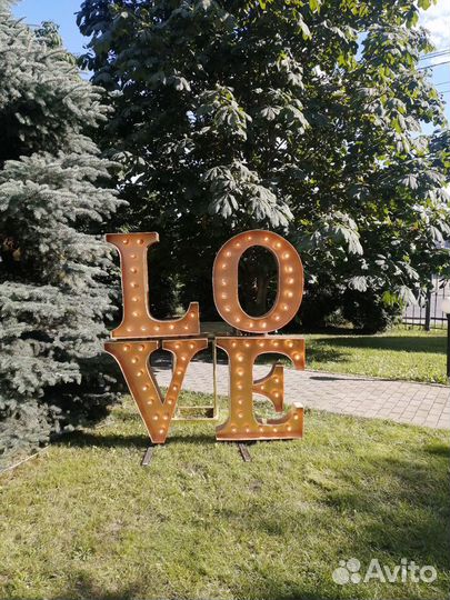 Буквы с подсветкой love