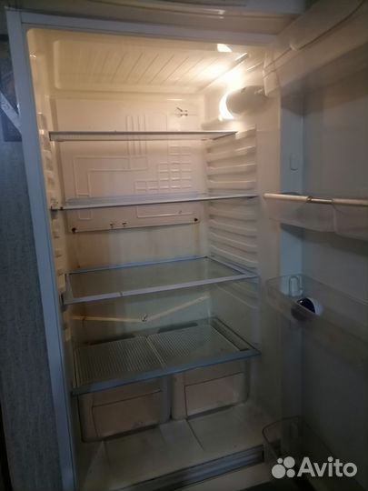 Продаётся холодильник Indesit