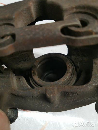 Суппорт тормозной передний левый Ford Mondeo 4 2.0