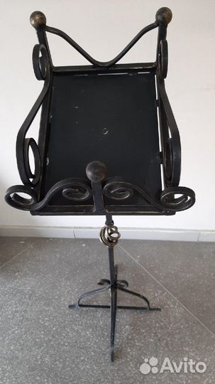 Стойка из кованного железа