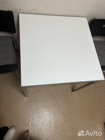 Cтoл обеденный неpаскладной б/у