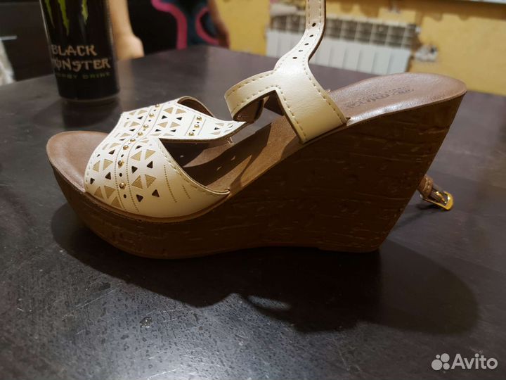 Сабо на платформе