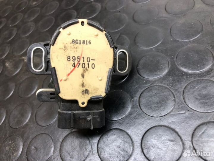 Датчик положения педали акселератора Toyota