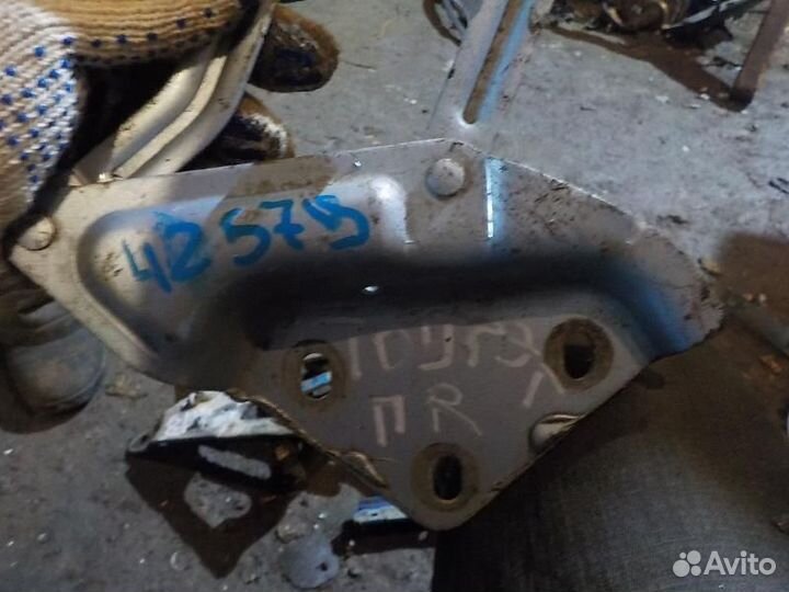 Петля капота volkswagen touareg передняя правая