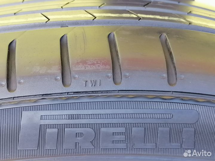 Pirelli P Zero PZ4 235/35 R19