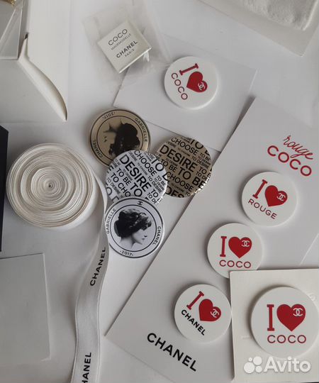 Chanel, vip gift значки,броши,браслеты,брелки