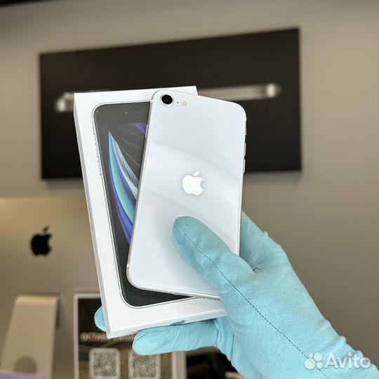 iPhone SE, 64 ГБ