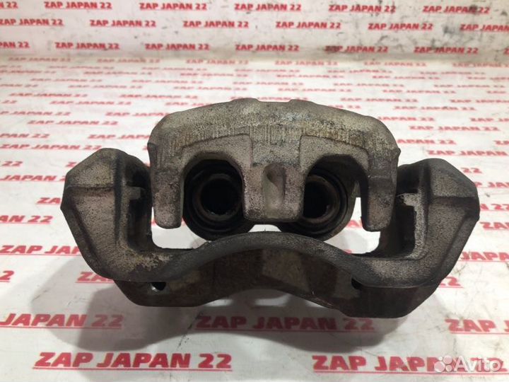 Суппорт передний правый Mitsubishi Delica PD6W