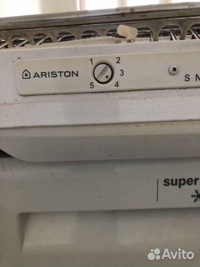 Морозильник Ariston встройка