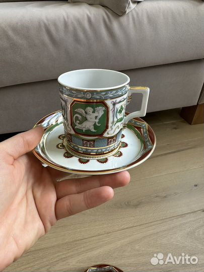 Чашка с блюдцем и сахарница