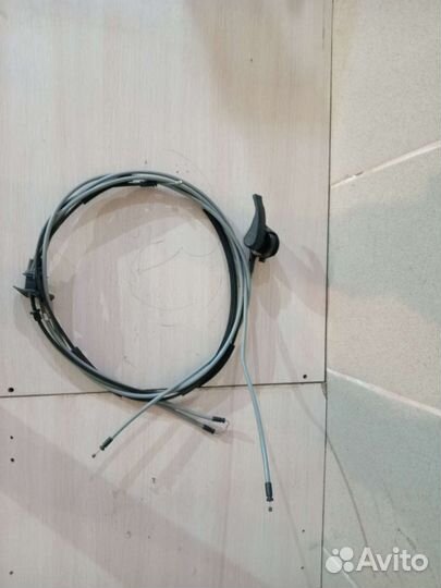 Трос капота на рено сандеро 2 2014г