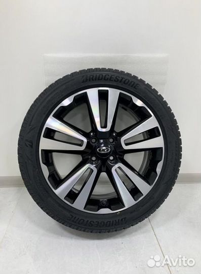 LADA Vesta Cross SW, GoodYear 205/50 R17