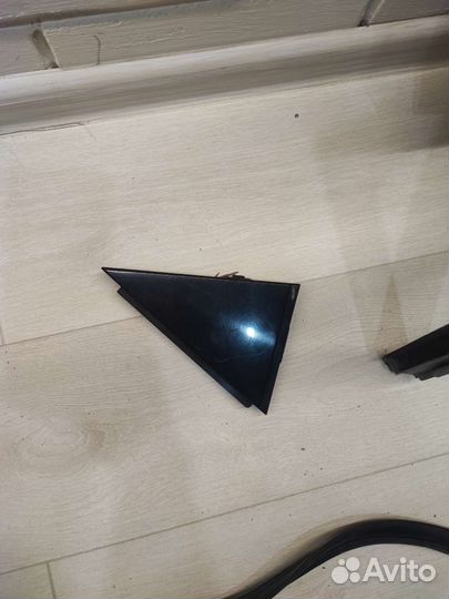 Стекло двери задней правой на Volkswagen Polo 5