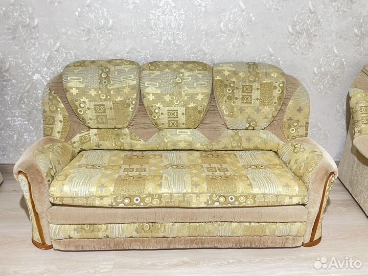 Диван с двумя креслами
