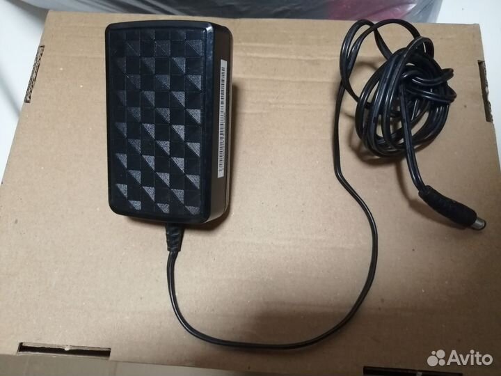Блок питания 12v 2a. Плоский. Подходит для роутера