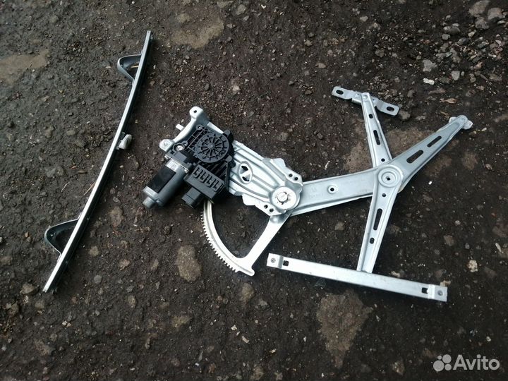 Стеклоподъемник передний Opel Zafira B