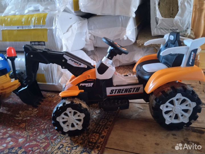 Трактор экскаватор