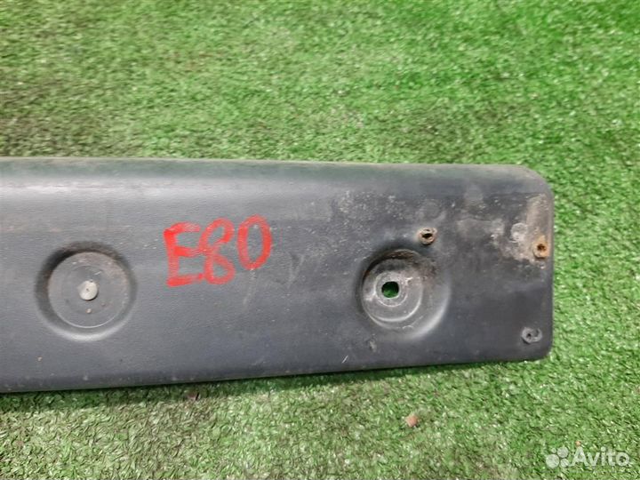 Площадка номерного знака Mitsubishi Grandis 2008