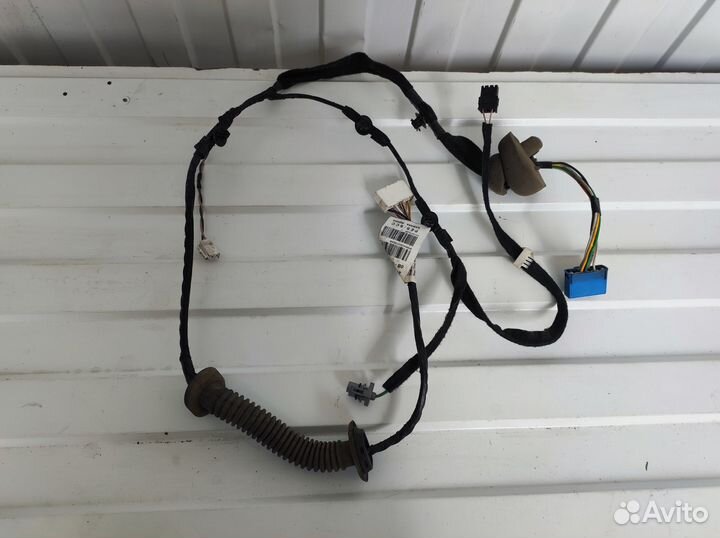 Проводка двери передней левой Renault Duster 2012)