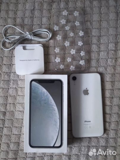 Телефон iPhone хр 64 gb