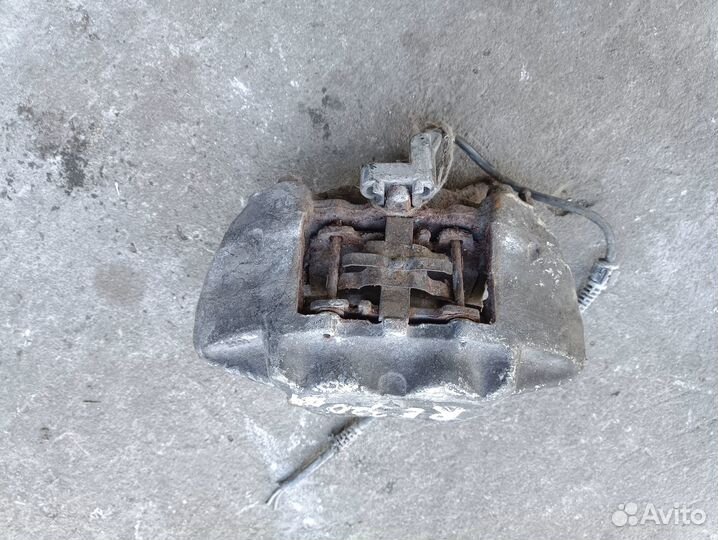 Суппорт передний 4-х поршневой Мерседес 124 Е320