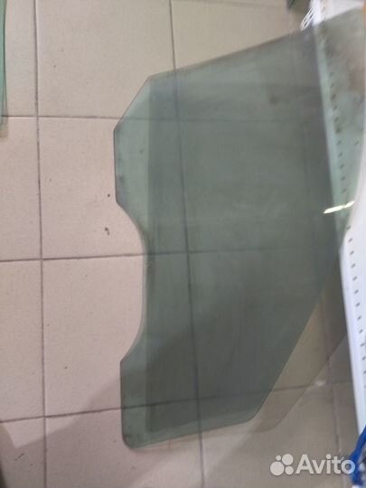 Стекло двери Ford Focus 1 заднее