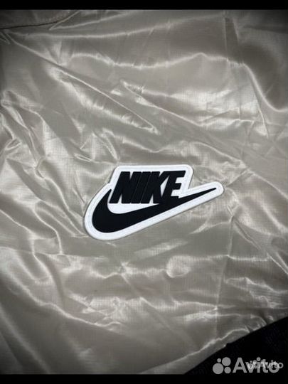 Nike synthetic fill windrunner jacket