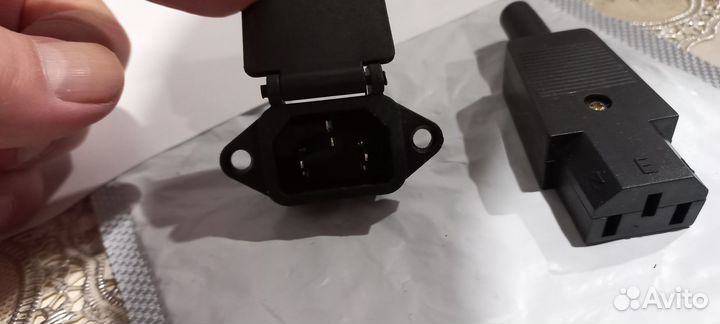 Бамперный разъём для электроподогрева двигателя