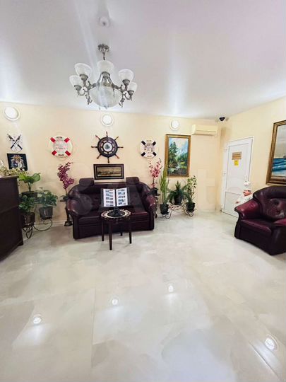 Комната 45 м² в 5-к., 1/2 эт.