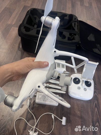 Квадрокоптер DJI Phantom 4. Дрон Фантом 4