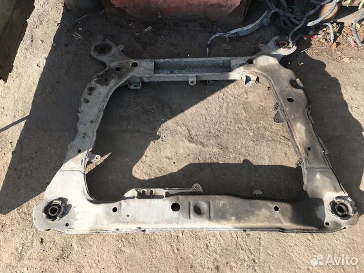 Подрамник Вольво S60/S80/V70/XC70 30793297