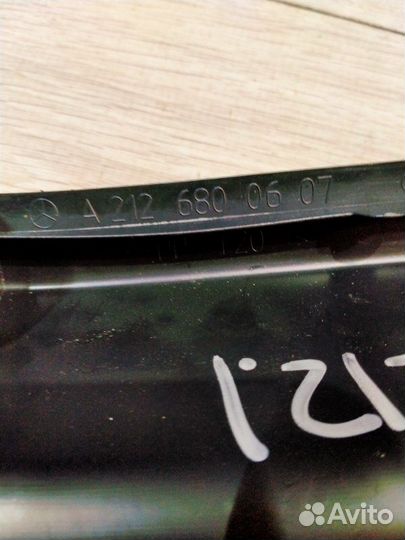 Накладка консоли передняя правая Mercedes-Benz