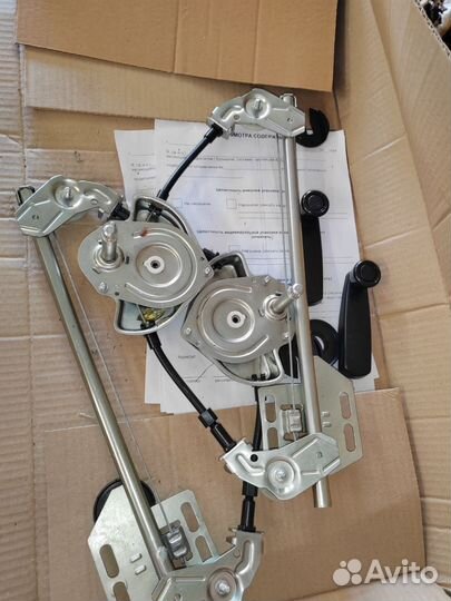 Продаю задние стекдоподьемники на ниву travel